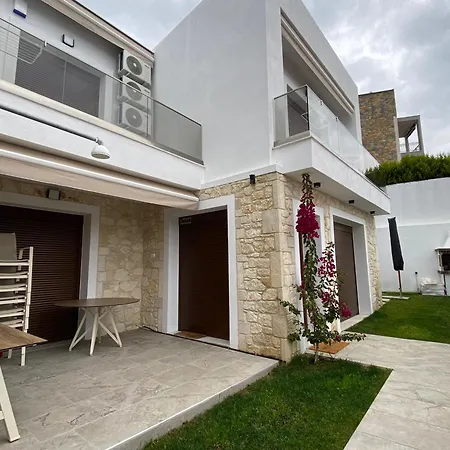 Momo's House * Nikiti (Sithonia)